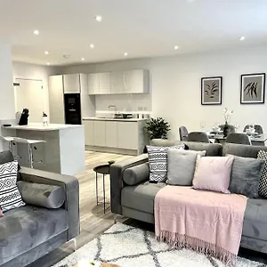 Holiday home Luxury 3 Bed House W Parking & Garden! 1, Bournemouth
