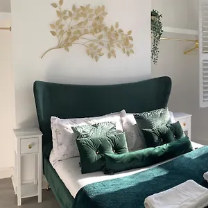 Apartment Modern Town Centre Flat - Free Shared Parking, King Size Bed, 5 Minutes Walk To, Bournemouth